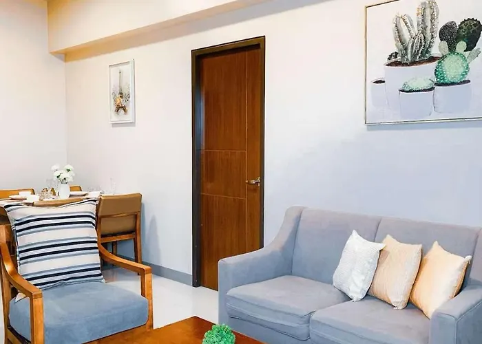 2br Unit With Balcony- Pool Access- Near Airport Hotel