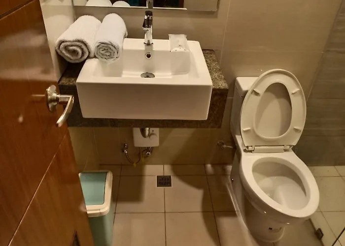 2br Unit With Balcony- Pool Access- Near Airport Hotel 4*