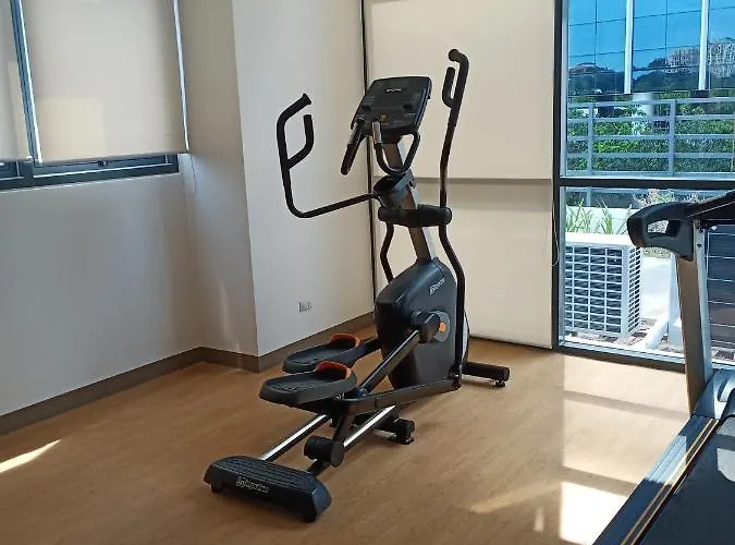 Hotel 2br Unit With Balcony- Pool Access- Near Airport Lapu-Lapu City
